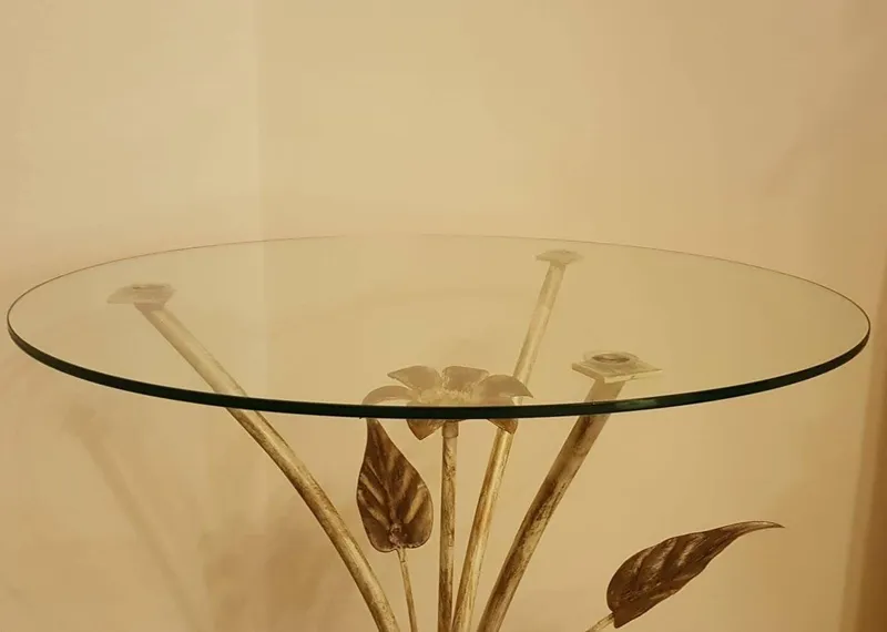 Piano tondo in vetro con base in ferro battuto