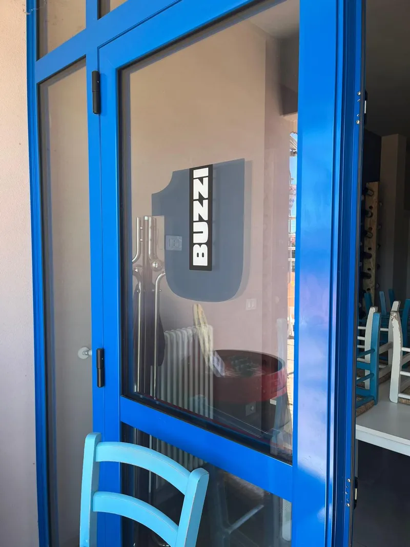 Porta in vetro personalizzata — Buzzi